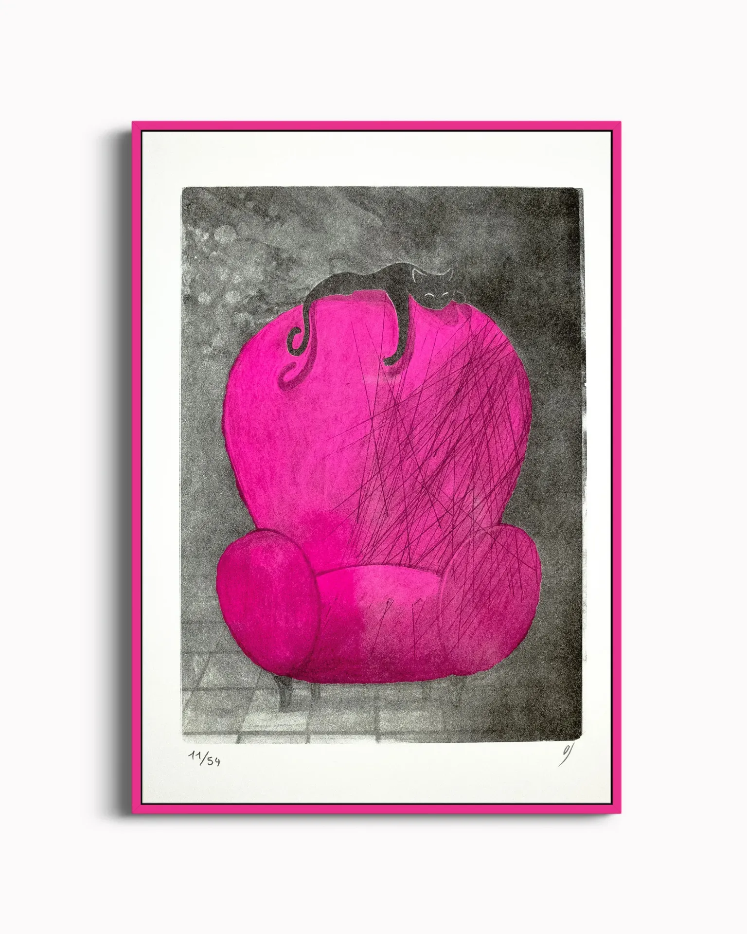 Chat noir au fauteuil rose